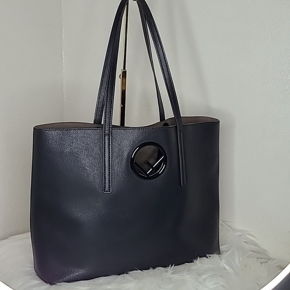 💯 Authentic Fendi Tote Handbag 🍀 - Picture 11 of 17